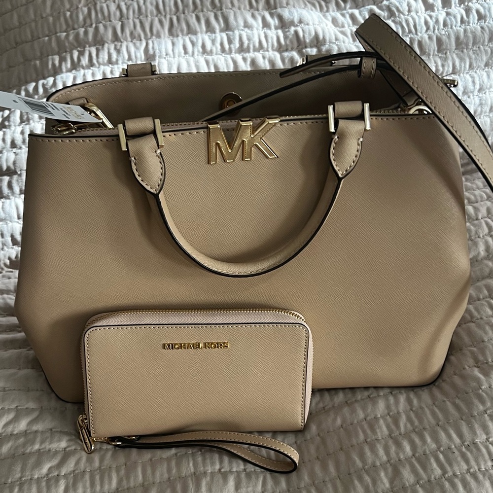Michael Kors Tote - color Oyster with matching wallet
